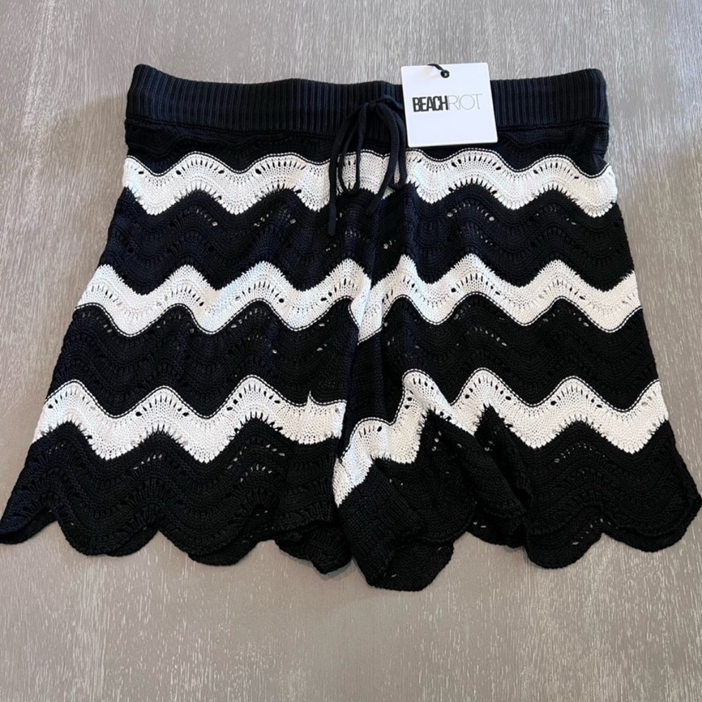 NWT Balboa Cover-Up Shorts Beach Riot Crotchet Black & White - Picture 2 of 7